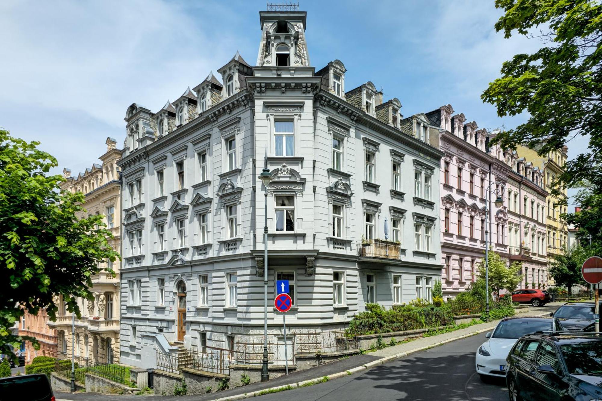 Design Apartment In The Heart Of Карлові Вари Екстер'єр фото